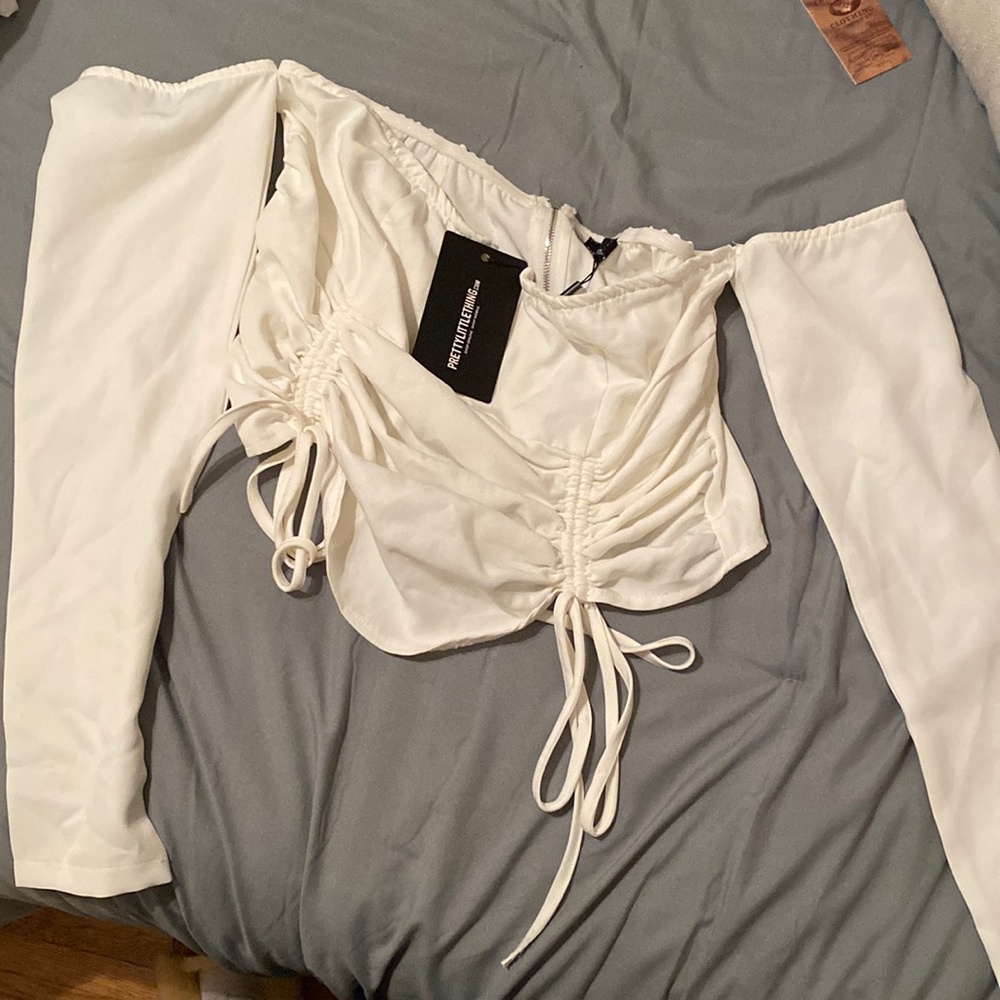 White cute going out top, off the shoulder crop top new with tags
